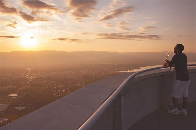 Vue du rooftop au coucher du soleil - STS - Agence Hemelka