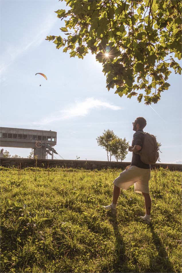Arrivée au téléphérique en rando - STS - Agence Hemelka