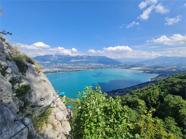 Via ferrata avec Vertes Sensations - COPYRIGHT SMBT-VERTES SENSATIONS