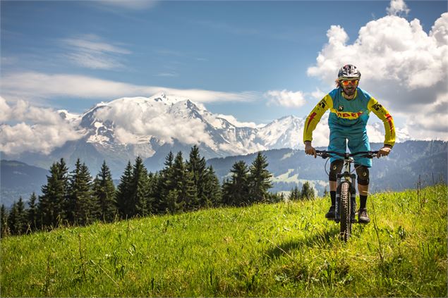 VTT à l'Alpage de Beauregard - OT Combloux_Marine Martin