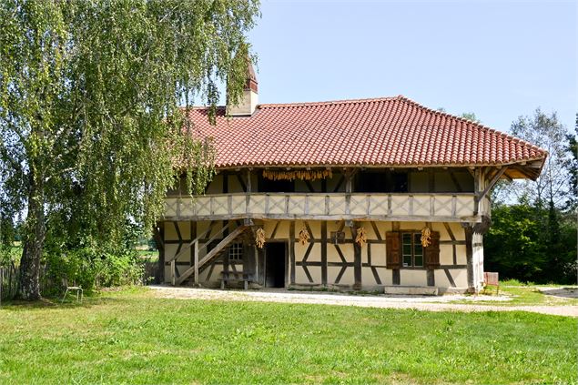 Vue extérieure de la Ferme de la Forêt à Courtes - ©Marc Chatelain