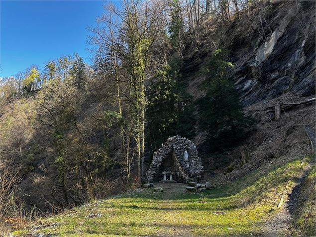 sentier pédestre : de la chapelle de l'Immaculée à la grotte mariale de Lévaud_Sallanches - Véroniqu