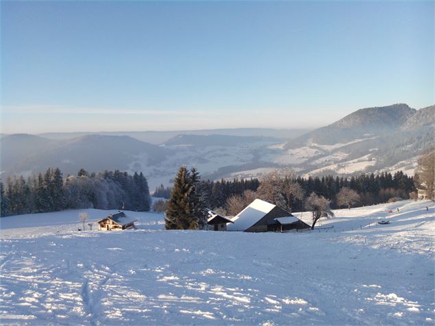 Chalets d'alpage sur piste bleue La Grolle - les Habères - OT Alpes du Léman -Gilles Place