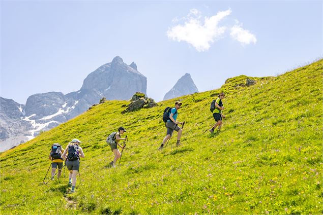 Randonneurs en direction de la Basse du Gerbier - Thibaut Blais