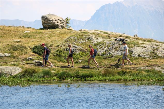 Randonneurs au Lac Guichard - Eric Axelrad