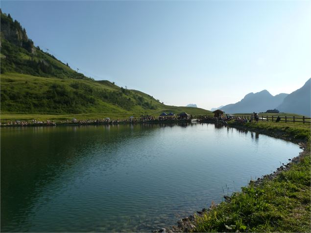 Le lac de la cour - Le Grand-Bornand Tourisme