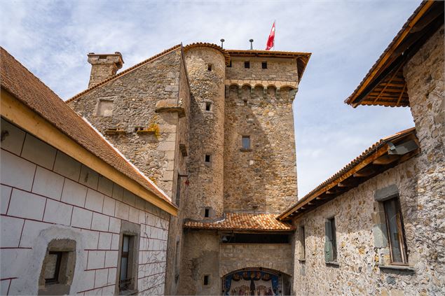Chateau D'Avully cour - Antoine Berger