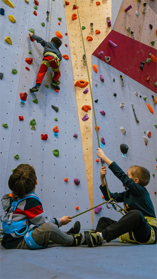 Cours enfant escalade - Cortigrimpe01