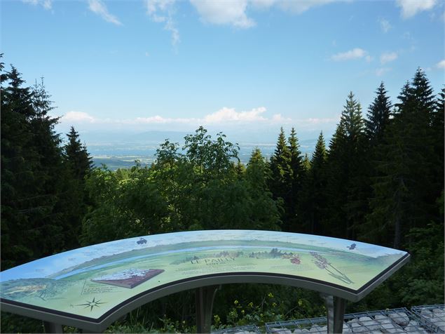 Le Belvédère et table d'orientation du Pailly - Anne-Marie Barbe