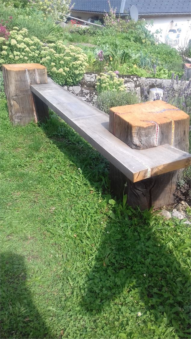 Banc pour se reposer au jardin - Evelyne Philippe