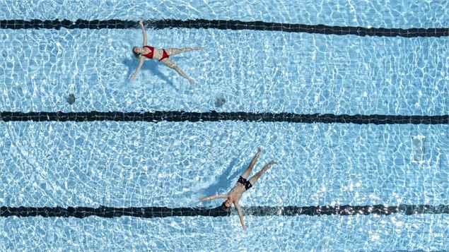 Piscine extérieure - Office de Tourisme-Les Carroz