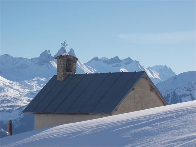 Chapelle Notre-Dame des Chambeaux dans la neige - OTICoeurdemaurienne