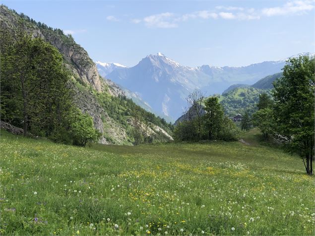 Chapelle et rocher Saint-Pierre à Valloire - Alban Pernet / Valloire Tourisme