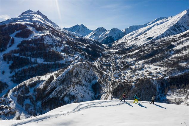 Vue sur le domaine skiable de Valloire (La Sétaz) depuis Poingt Ravier - Alban Pernet / Valloire Tou