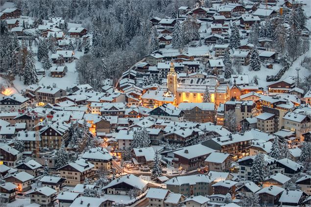 Vue aérienne du village en hiver