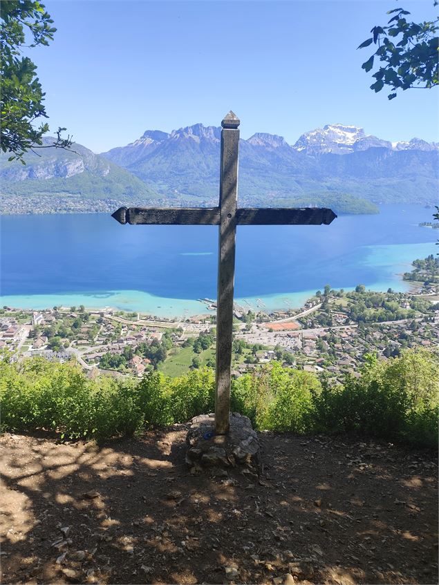 La croix avec vue - Robin Basset