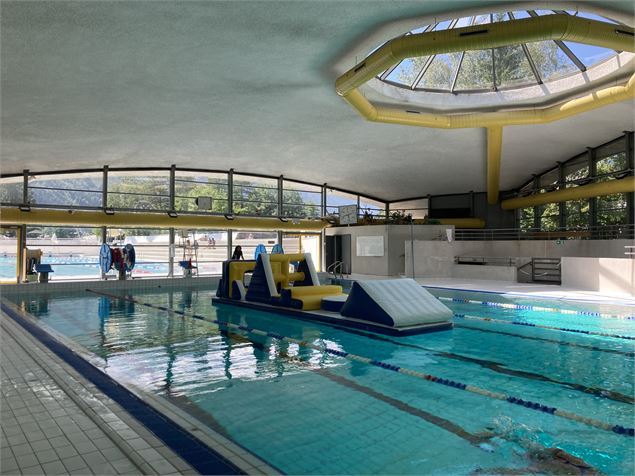 Piscine intérieur centre sportif