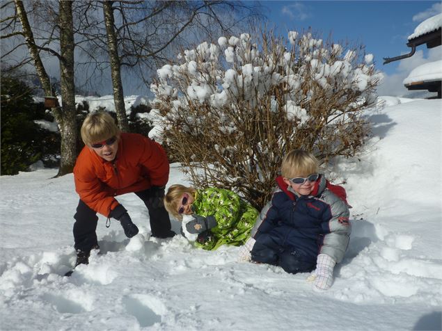 Jeux dans la neige - ©Becker