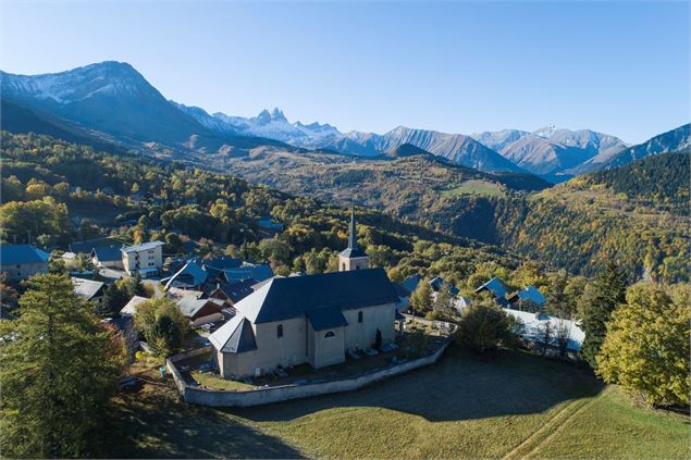Vue sur le village d'Albiez-le-Jeune - OTICœurdemaurienne
