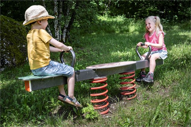 Jeux enfants - Tilby Vattard