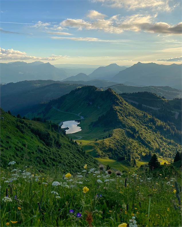 Vue sur le Lac et les pistes de ski de fond - OT Samoëns