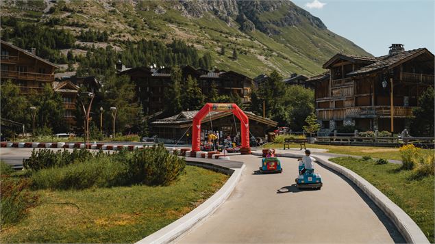 Circuit de voitures pour petits vue du bas - Tristan Shu
