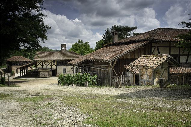 Vue sur la ferme des Mangettes et la ferme de la Claison - Jean-Paul Maître