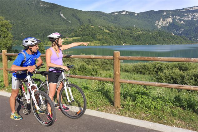 Voie verte du lac d'aiguebelette - ®Scalpfoto PASCAL GOMBERTpour APST