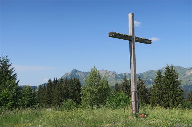 Le Mont Caly depuis le Col de l'Encrenaz_La Côte-d'Arbroz - Victor Demilly / Vallée d'Aulps Tourisme
