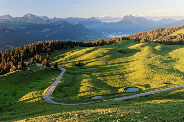 Vue à l'est depuis le sommet - Bauges - Tristan Shu - Annecy Mountains