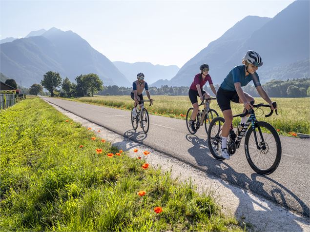 Tour du lac par les petites routes - itinéraire cyclo_Annecy - Tristan Shu - Annecy Mountains