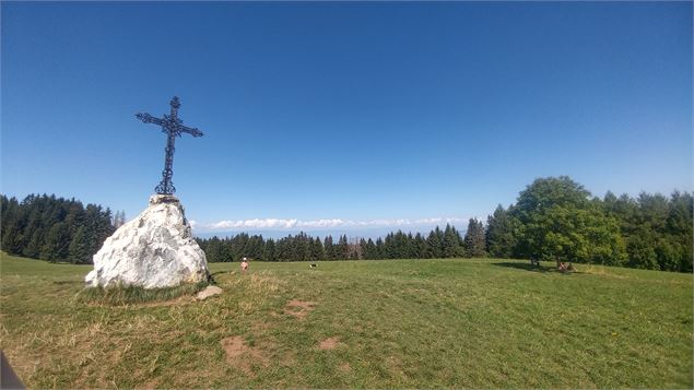 Vue sur la croix - OTPEVA