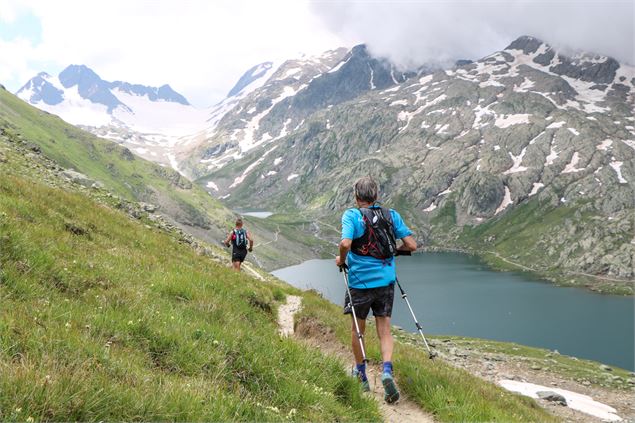 Trail au-dessus des Trois Lacs - © OT Saint Sorlin d'Arves - V Bellot-Mauroz