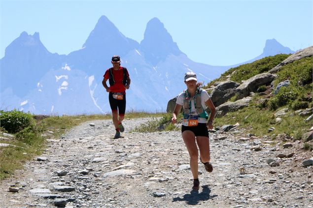 Trail face aux Aiguilles d'Arves - © OT Saint Sorlin d'Arves - V Bellot-Mauroz