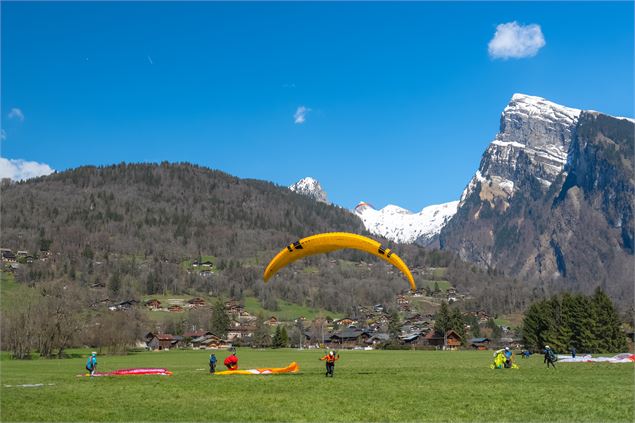 Aire d'atterrissage de parapente_Samoëns - Office de Tourisme de Samoëns