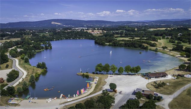 Vue aérienne de la base de loisirs de Bouvent à Bourg-en-Bresse - La Belle Rencontre