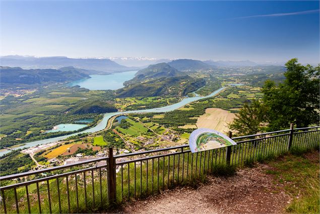Vue sur le lac du Bourget depuis le Fenestrez dans le Massif du Grand Colombier - C-Martelet- pays -