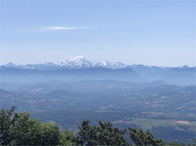 Vue sur le Mont Blanc depuis le panorama du crêt de Beauregard sur le Paateau de Retord - Laurent Ma