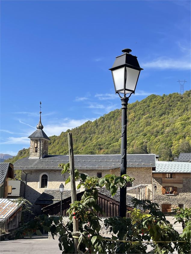 Vue dans les ruelles de Villemartin sur la boucle des hameaux - Bozel - Nadia Mousselard