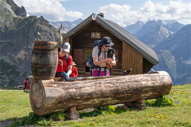 Devant le Refuge du Grand Bec - Planay - Geoffrey Vabre