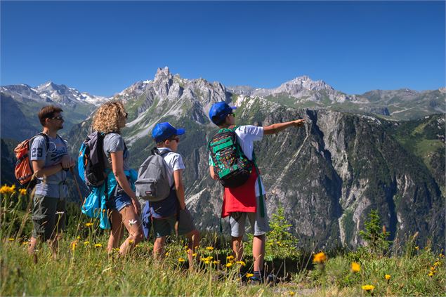 Famille sur le circuit refuge du Grand Bec (par Fontaine Froide) - Planay - Geoffrey Vabre