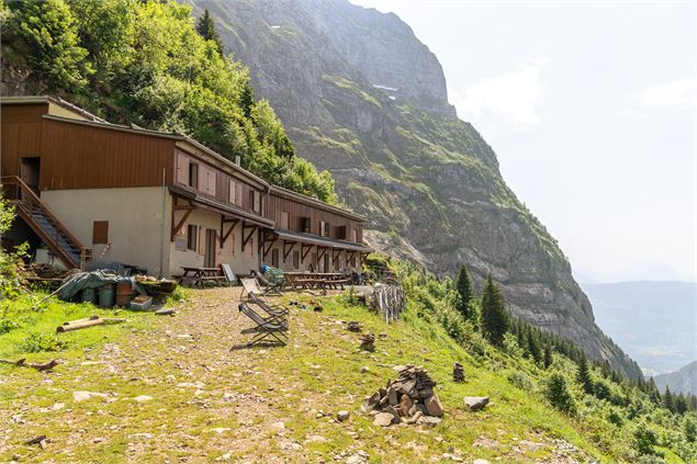 Itinéraire pédestre : Refuges de Bostan, Golèse et Folly, avec Lac des Chambres, depuis le village d