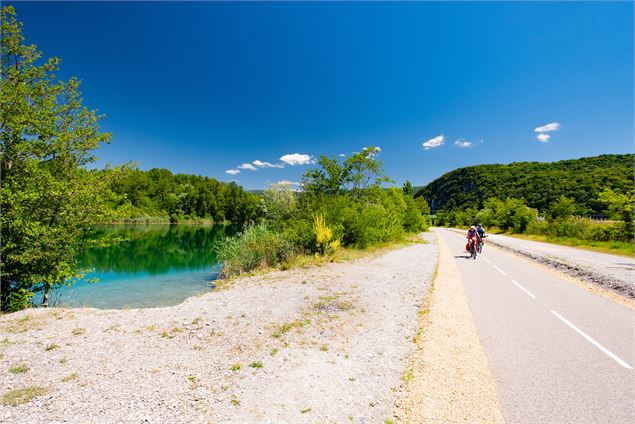 La boucle des deux rives du Rhône : balade vélo facile entre la ViaRhôna et la voie verte Via Grand 