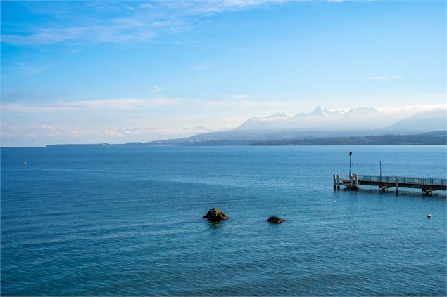 vue panoramique depuis la plage - Destination Léman - C.Haas