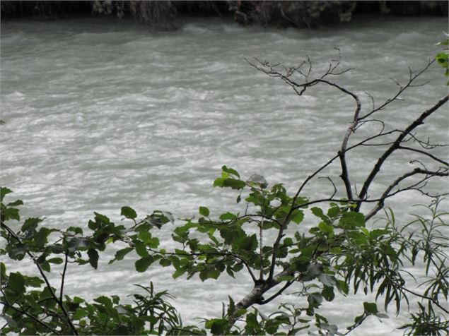 lac et cascade - atelier du cyclope