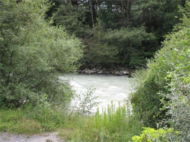 lac et cascade - atelier du cyclope