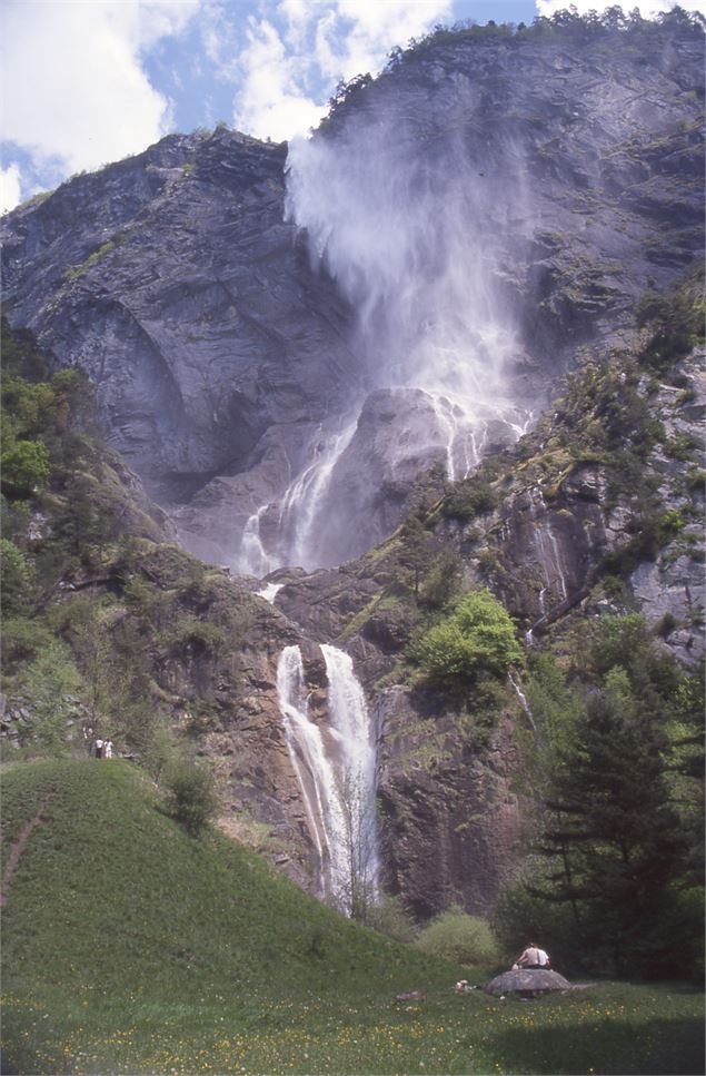 lac et cascade - atelier du cyclope