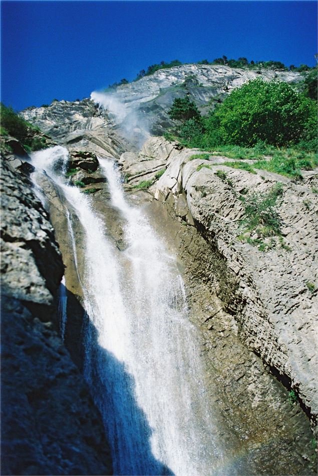 lac et cascade - atelier du cyclope