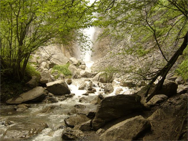 lac et cascade - atelier du cyclope