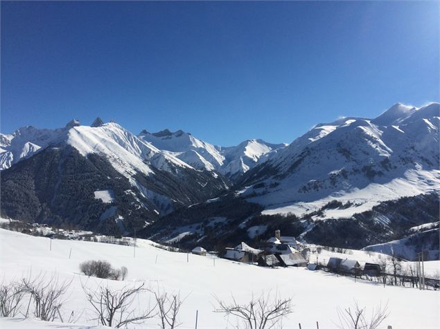 Vue du hameau de La Tous depuis le parcours piétons - OT St Jean d'Arves